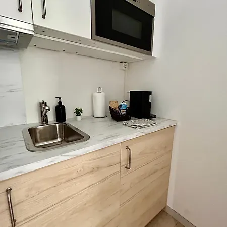 Sweet Nest - Close To The Lido & Lake!